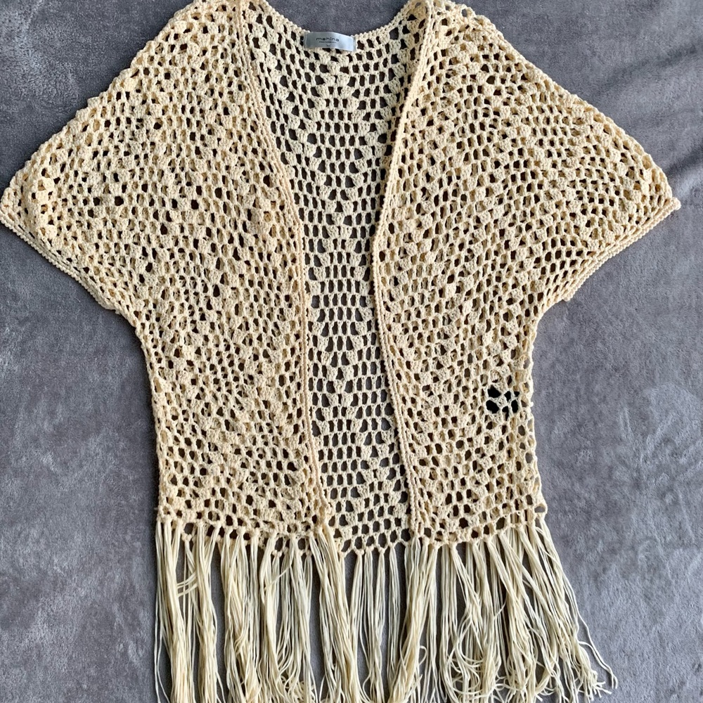 Mahina Crochet Shawl size L. Cream knit Fringed.